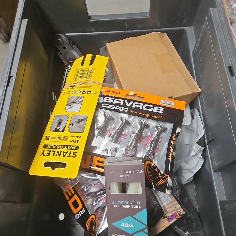 APPROXIMATELY 15 ASSORTED ITEMS TO INCLUDE STANLEY FAT MAX, FISHING GEAR ACCESSORIES ETC