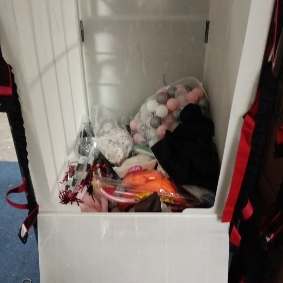 LARGE QUANTITY OF ASSORTED TOYS, GAMES AND CRAFT ITEMS TO INCLUDE WOODEN ABACUS, IRONMAN HELMET AND PLAYBALLS