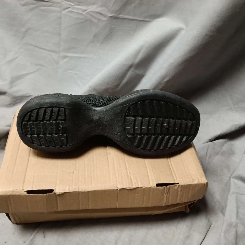 WOMEN'S BLACK MESH TRAINERS WITH PINK SPORT  LOGO SIZE EU 40 