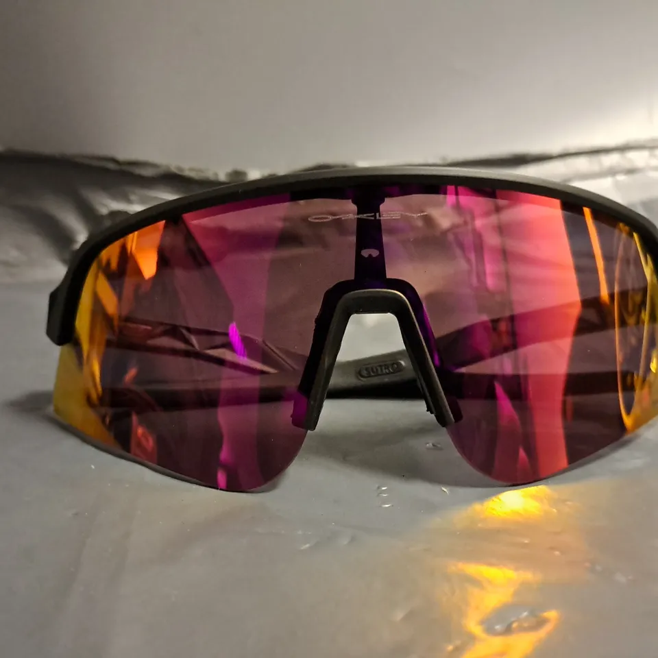 OAKLEY SUTRO SUN GLASSES 