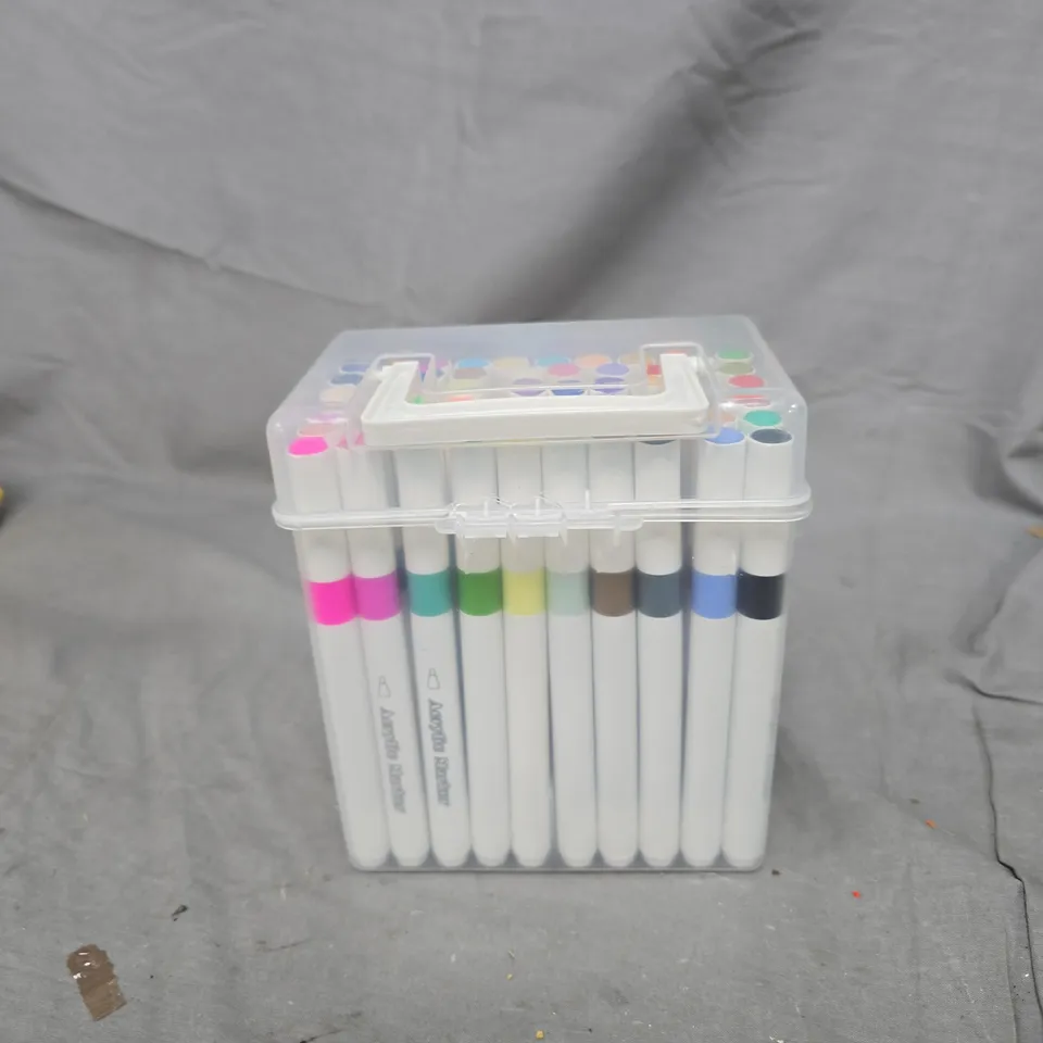 ASSORTED COLOUR MARKER SET IN CLEAR PLASTIC CASE 