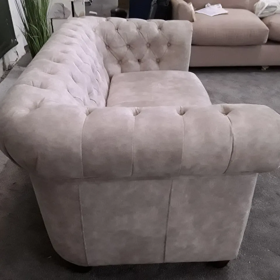 QUALITY DESIGNER CHESTER CHESTERFIELD 2 SEATER SOFA - NEUTRAL FABRIC