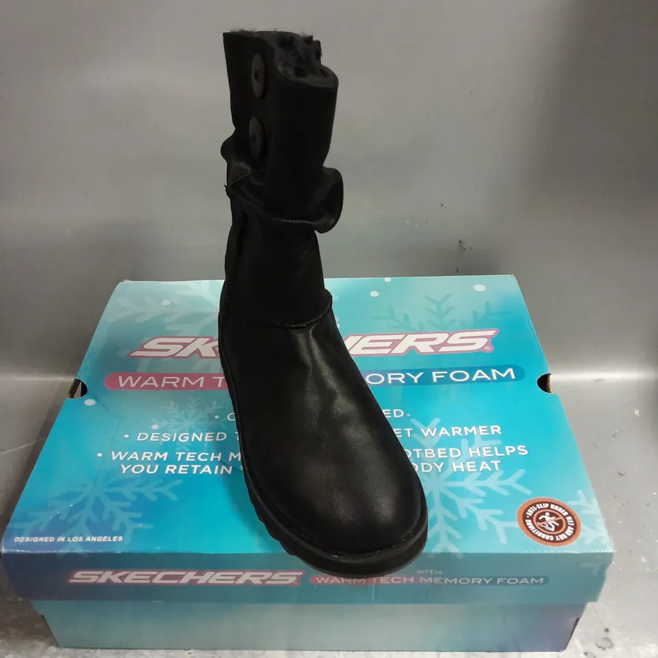 BOXED PAIR OF SKECHERS KEEPSAKES 2.0 UPLAND BOOTS IN BLACK SIZE WOMENS UK 8