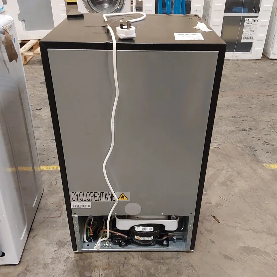 COMFEE' RCZ96BG1(E) UNDER COUNTER BEER & DRINKS FRIDGE - 93L CAPACITY, HOLDS UP TO 115 CANS, PREMIUM TEMPERATURE PERFORMANCE (2℃ TO 15℃), FULL LENGTH LOW-E GLASS & LED LIGHTS, LOW NOISE