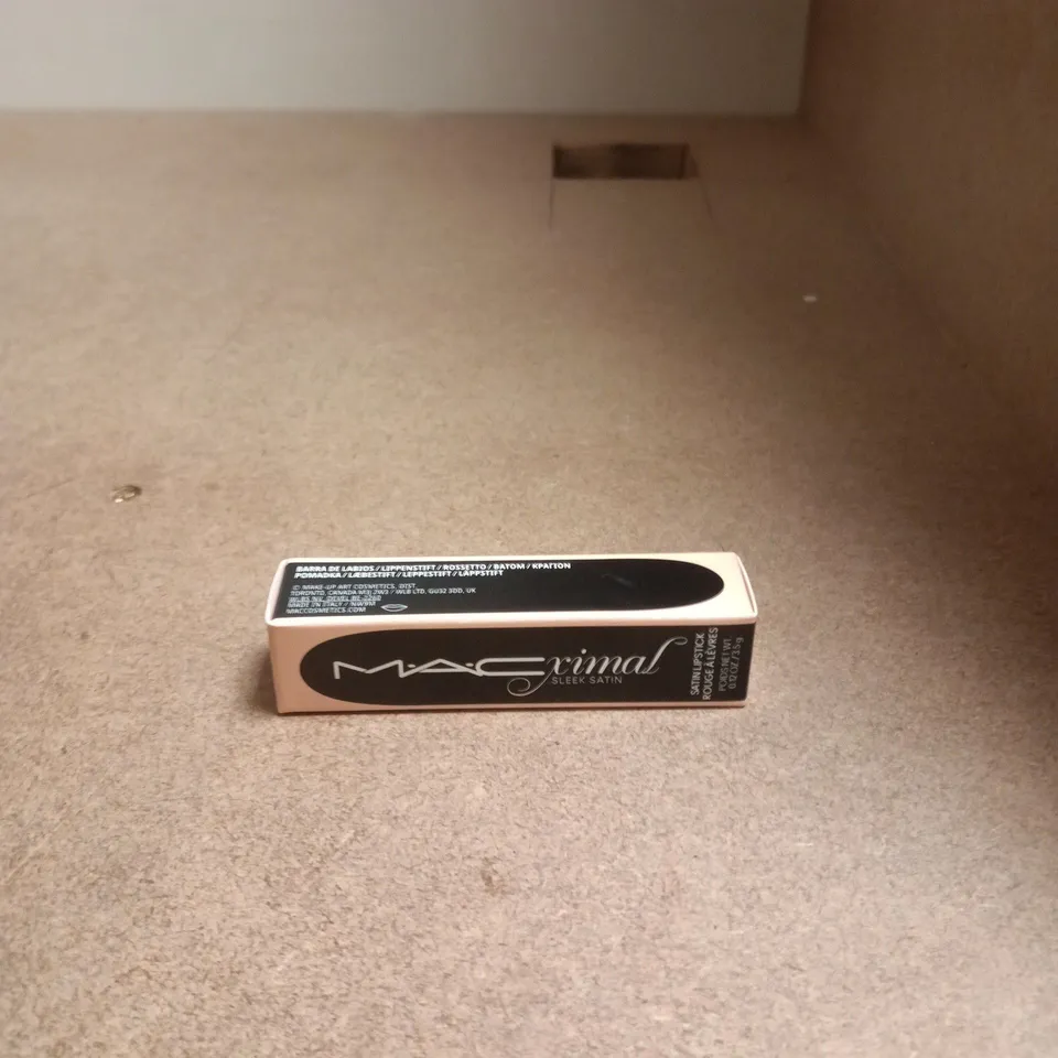 MAC CREME D NUDE LIPSTICK – SLEEK SATIN (SHADE 833)