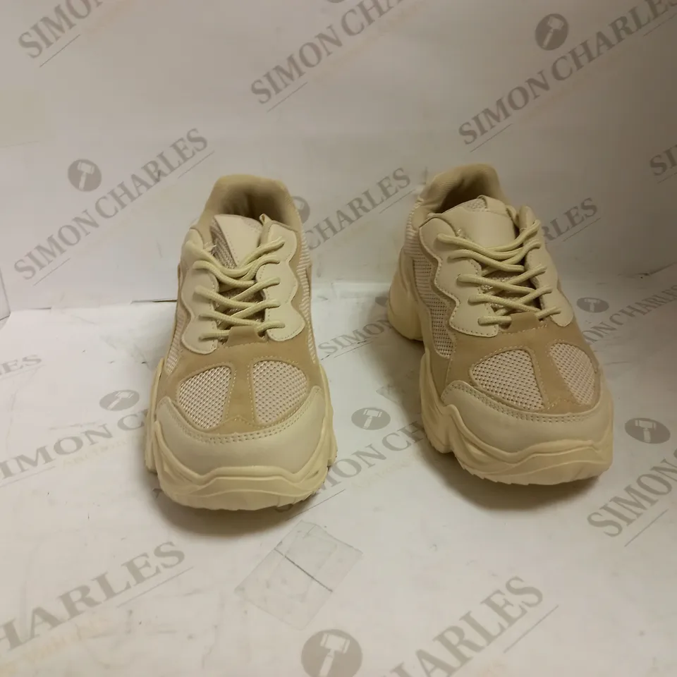 BEIGE CHUNKY TRAINER WITH EXAGGERATED SOLE IN BEIGE - SIZE UK 6 