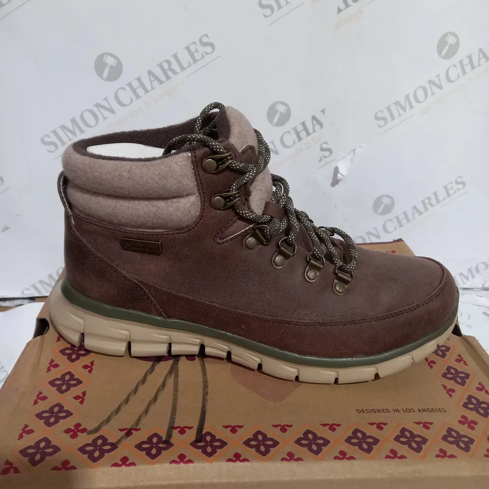 PAIR OF SKECHERS SYNERGY WARM BOOTS BROWN SIZE 6