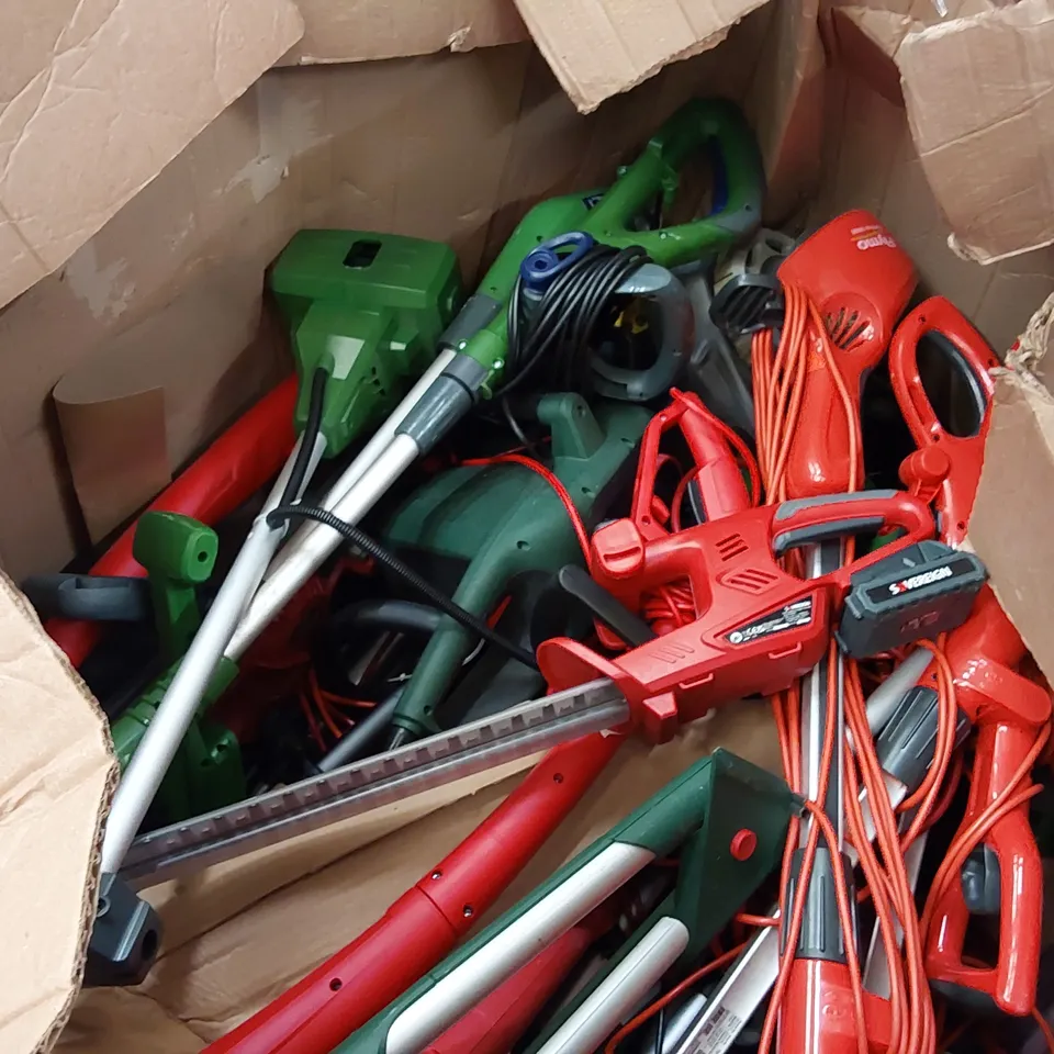 PALLET OF APPROXIMATELY 33 ASSORTED GRASS TRIMMERS