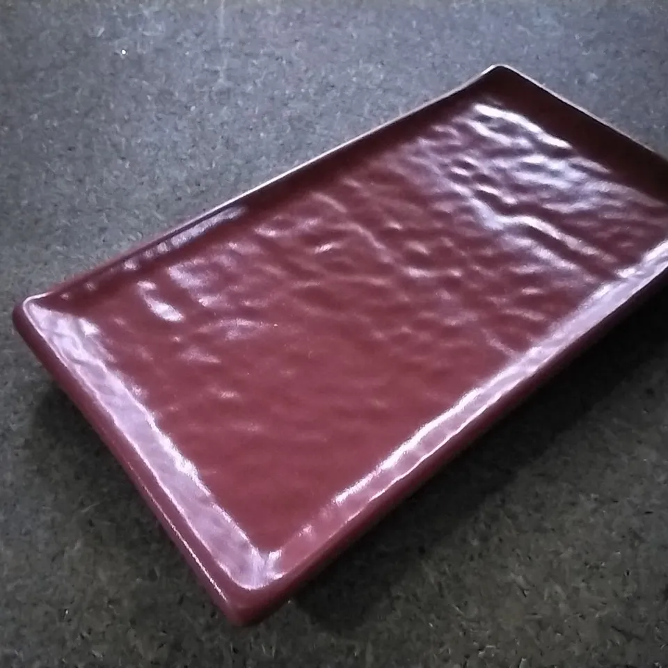 BOXED PLATE SET LIGHT RED 
