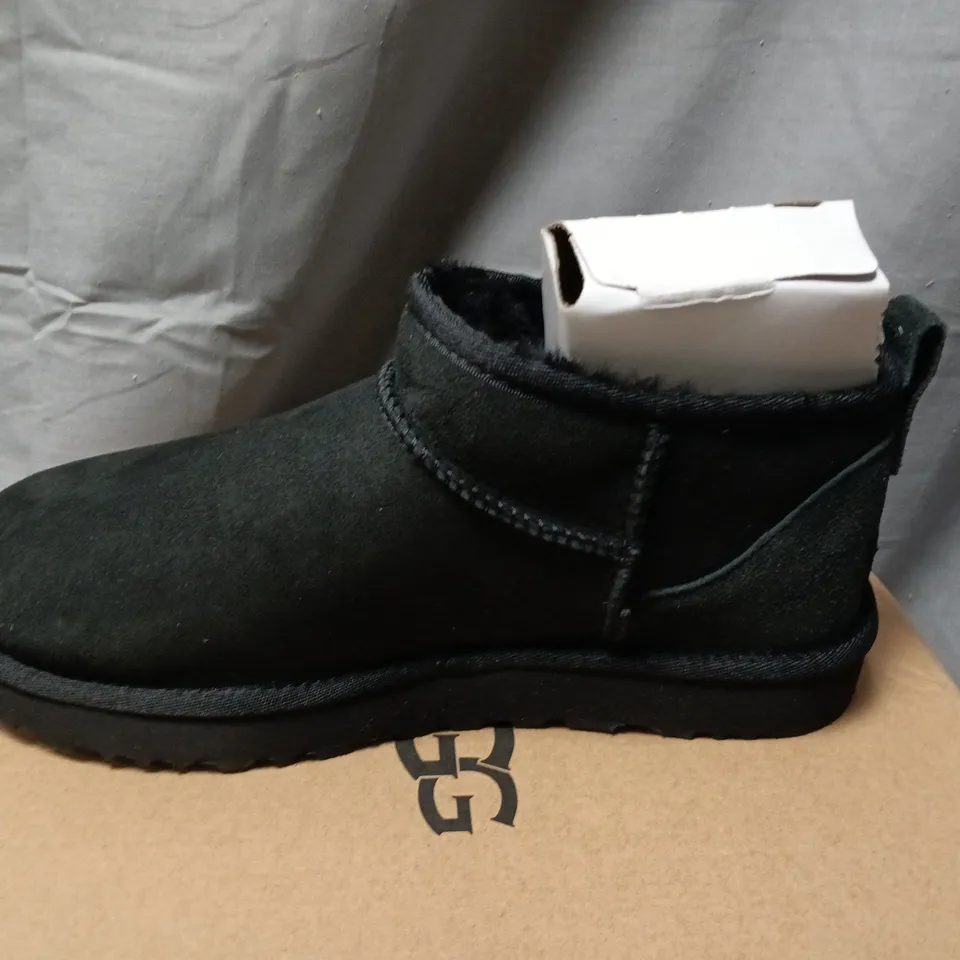 UGG WOMEN'S CLASSIC ULTRA MINI BOOTS – BLACK, UK 7
