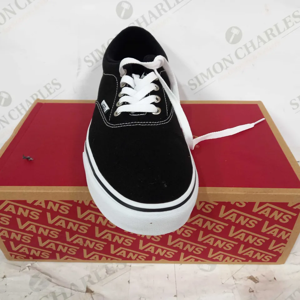 BOXED PAIR OF VANS CANVAS TRAINERS IN BLACK UK SIZE 10.5