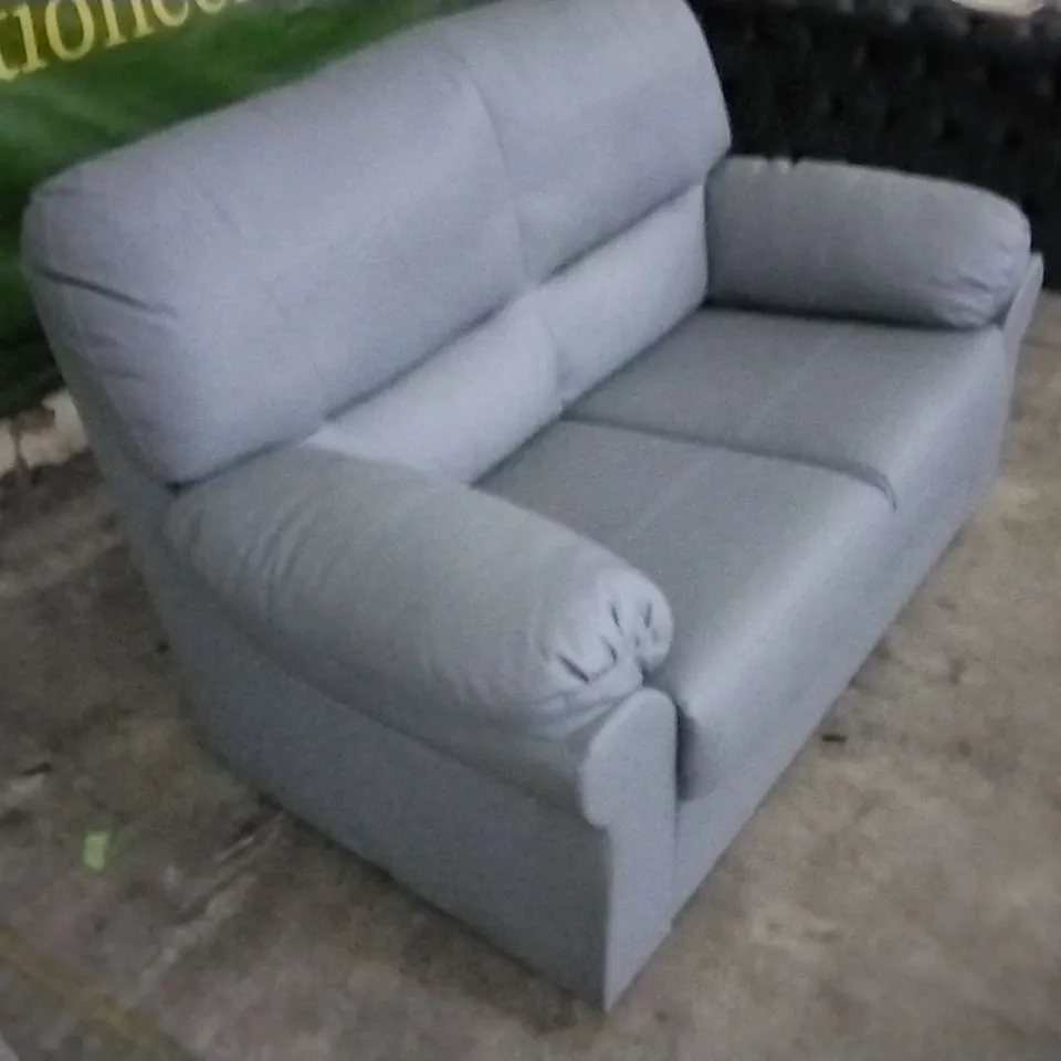 QUALITY 2 SEATER LIGHT GREY LEATHER SOFA 