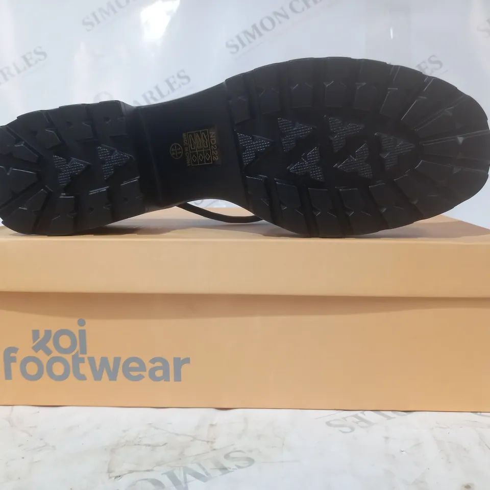 BRAND NEW BOXED PAIR OF KOI VEGAN LEATHER BLOOMING DAISY OASIS STRAPPY SLIDERS IN BLACK UK SIZE 11