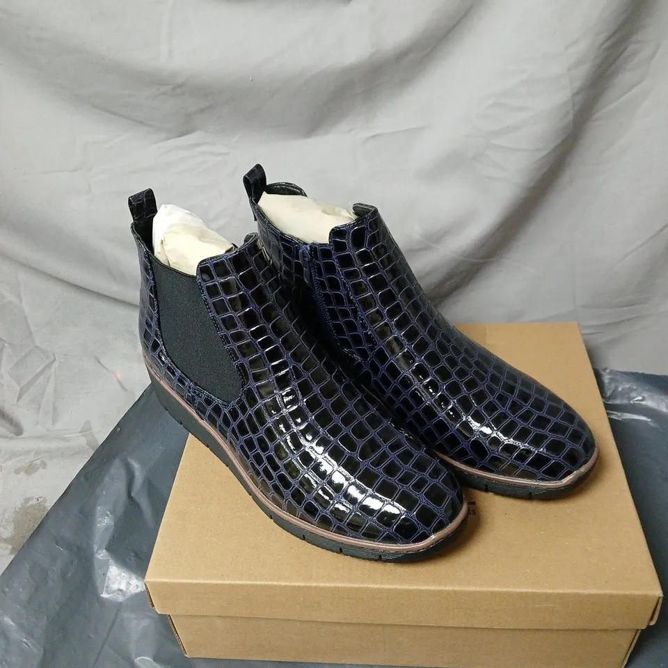 JO AND JOE WALNUT NAVY BOOTS SIZE 8 BOXED