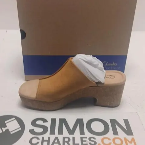 CLARKS COLLECTION WOMEN'S LIGHT TAN WEDGE SANDALS WITH CORK PLATFORM SIZE 7.5