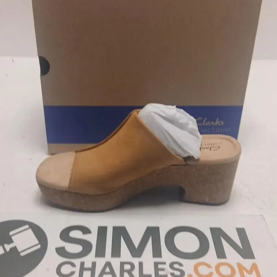 CLARKS COLLECTION WOMEN'S LIGHT TAN WEDGE SANDALS WITH CORK PLATFORM SIZE 7.5