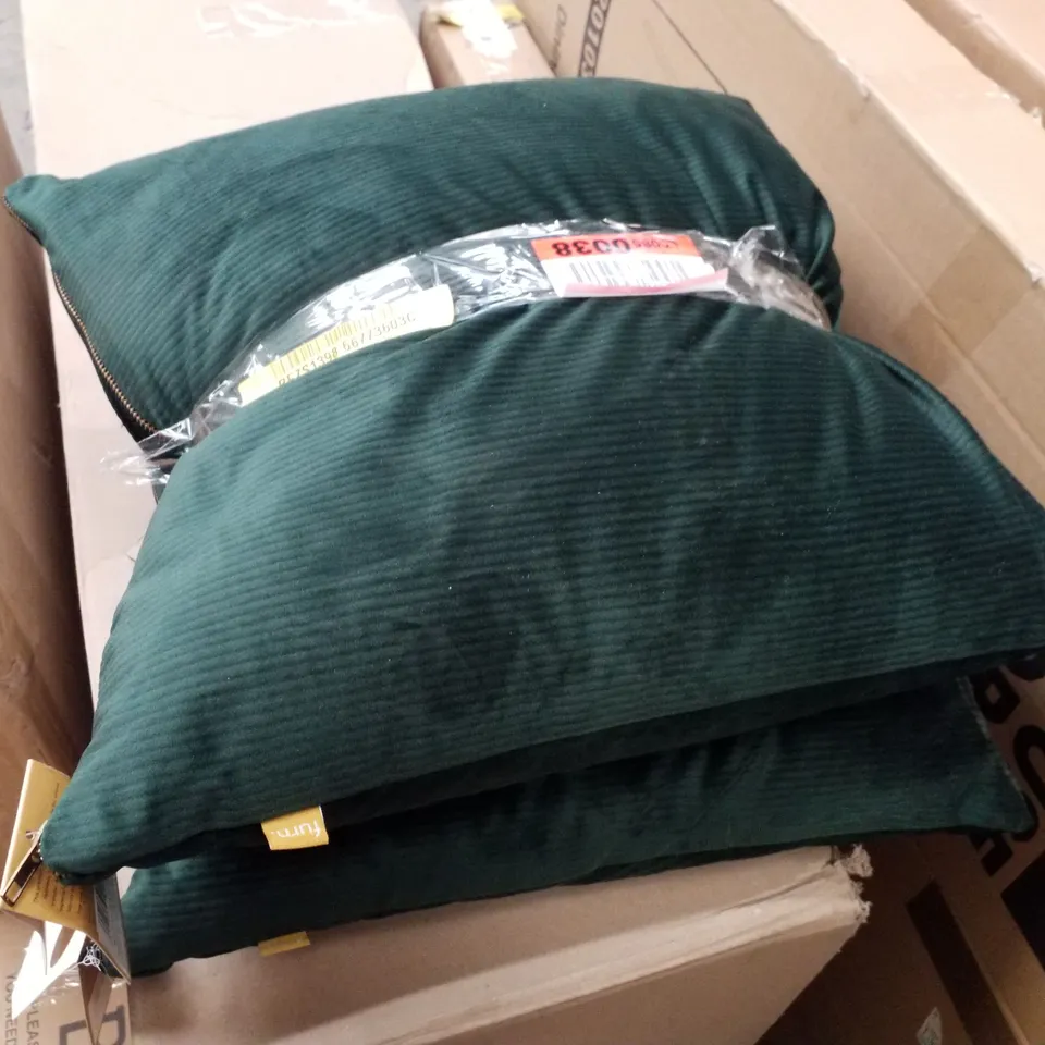 SQUARE THROW CUSHION WITH FILLING (SET OF 2)