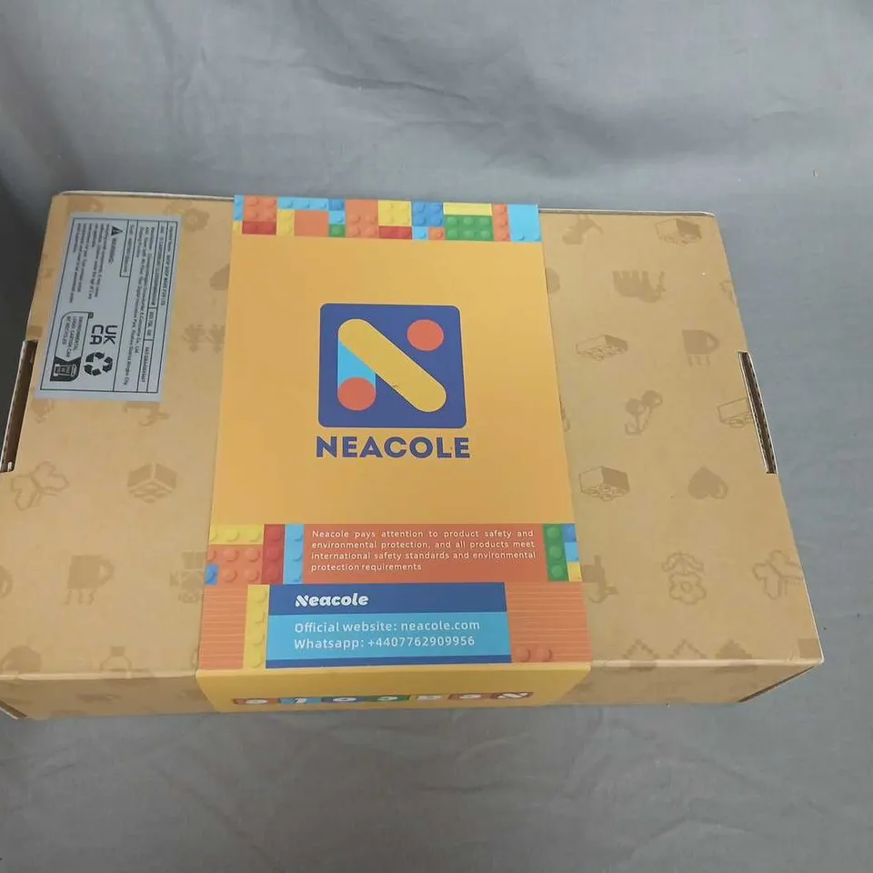 NEACOLE RIBBONS BEAR (MEDIUM) 