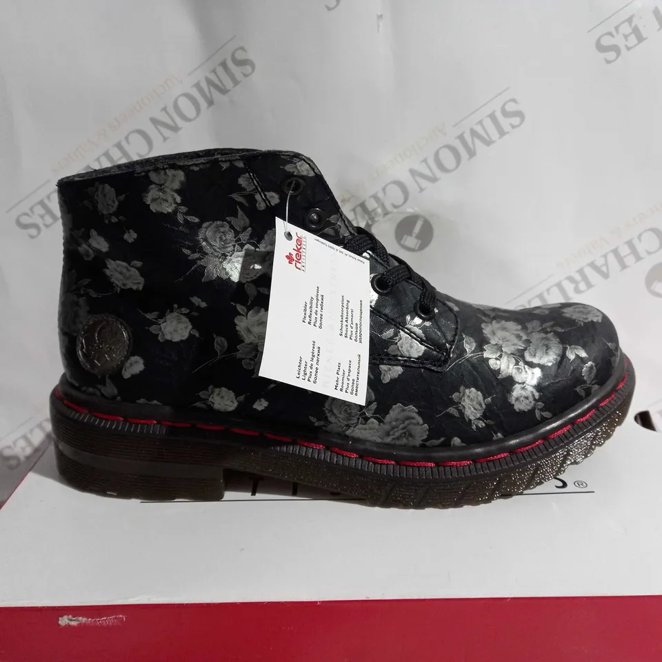 REIKER FLORAL BOOT BLACK SIZE 6
