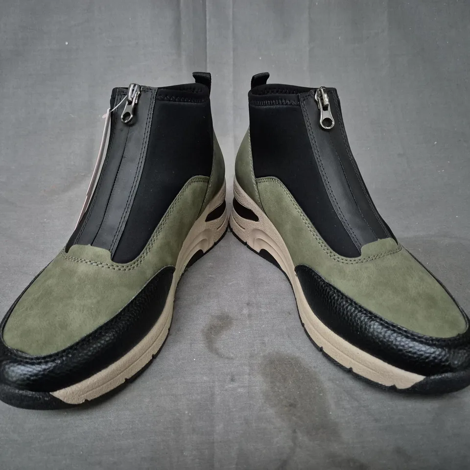 BOXED PAIR OF RIEKER SHOES IN GREEN/BLACK EU SIZE 40