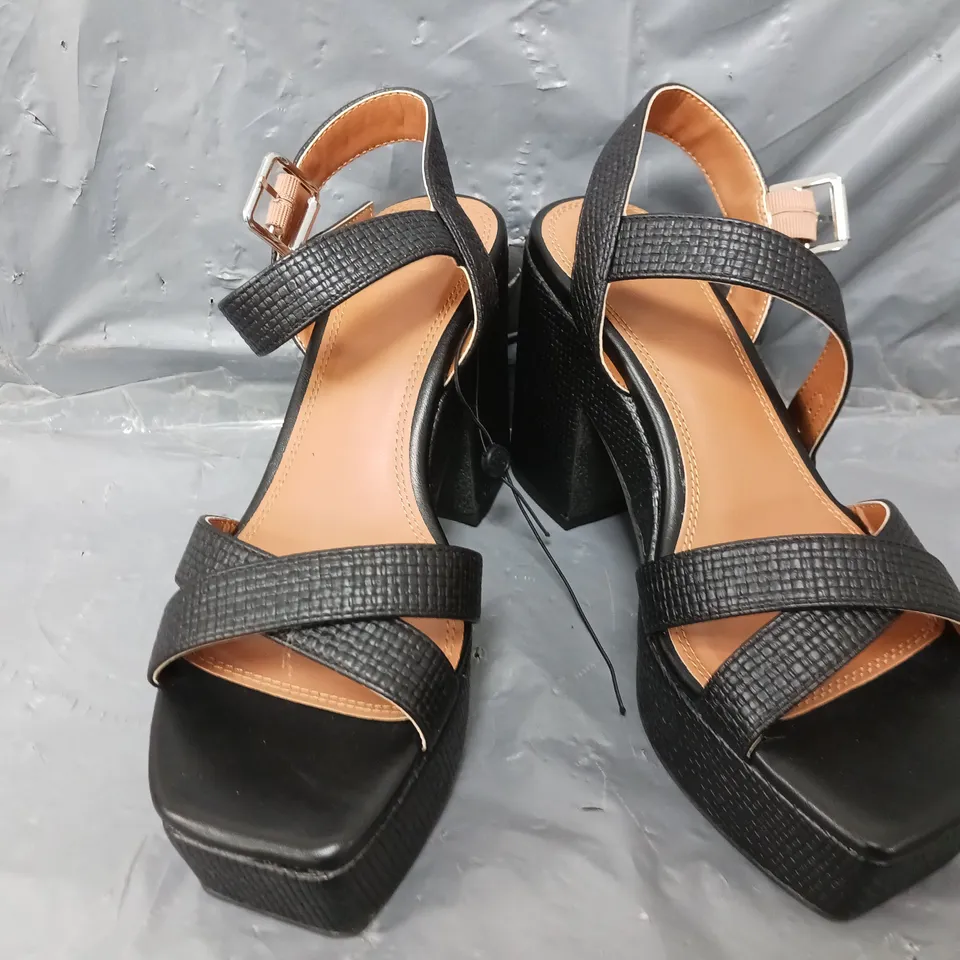 RIVER ISLAND STRAP PLATFORM SANDALS IN BLACK - UK 5