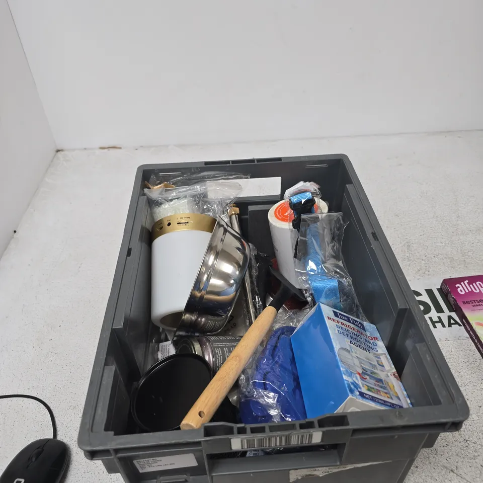 TOTE OF APPROXIMATELY 12 ASSORTED ITEMS TO INCLUDE: ASSORTED AIR UP PODS 