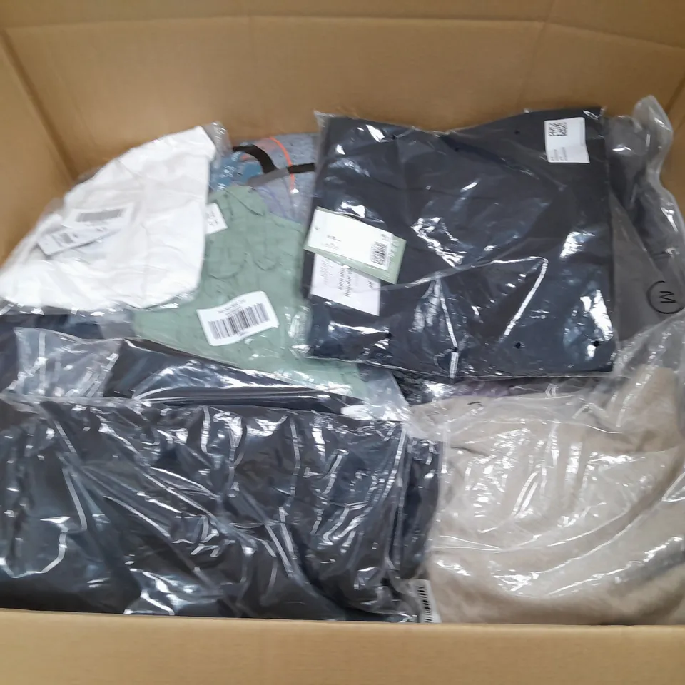LARGE QUANTITY OF ASSORTED BAGGED CLOTHING ITEMS TO INCLUDE HOLLISTER, H&M AND SINK