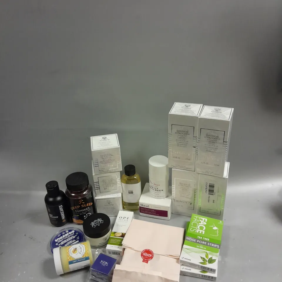 BOX OF APPROXIMATELY 15 COSMETIC ITEMS TO INCLUDE DEEP SLEEP GUMMIES, NOSE PORE STRIPS, DR SAMS SUNSCREEN, ETC