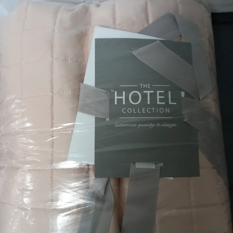 THE HOTEL COLLECTION LUXURY QUILTED BEDSPREAD THROW IN ROSE COLOUR SIZE UNSPECIFIED 