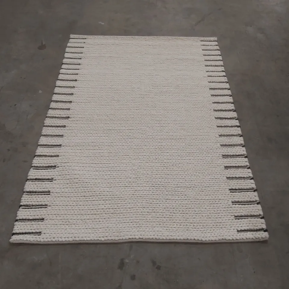 QUALITY DESIGNER AREA RUG - APPROXIMATELY 175 x 119cm