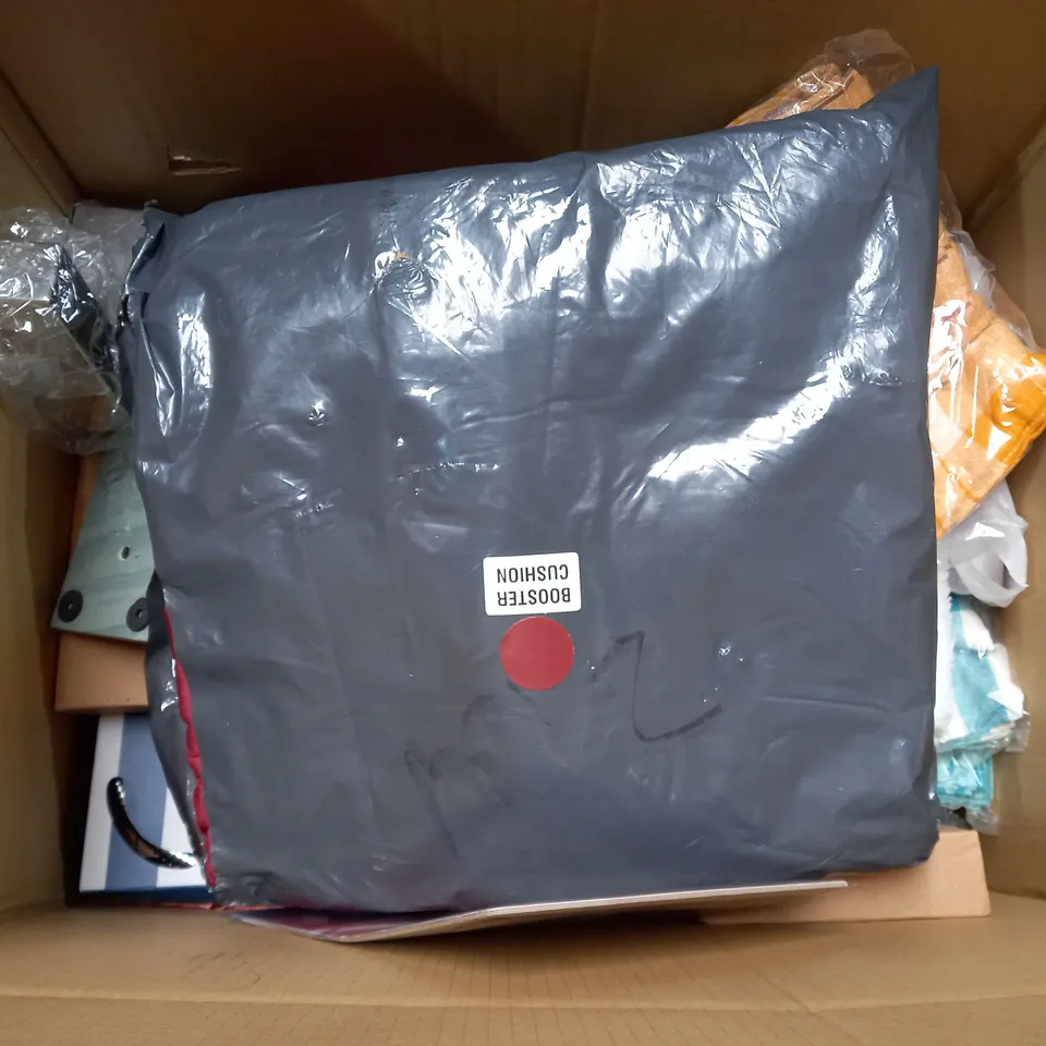 BOX OF APPROXIMATELY 12 ASSORTED ITEMS TO INCLUDE - ARSENAL CHRSITMAS CRACKERS - MARKSMAN DRAUGHT TAPE 5M X 10MM - NTI WINDOW INSULATION ECT