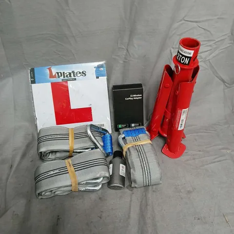 APPROXIMATELY 6 ASSORTED VEHICLE PARTS & ACCESORIES TO INCLUDE L PLATES, 2T FOLDABLE AXLE STAND, CARPLAY ADAPTOR, ETC