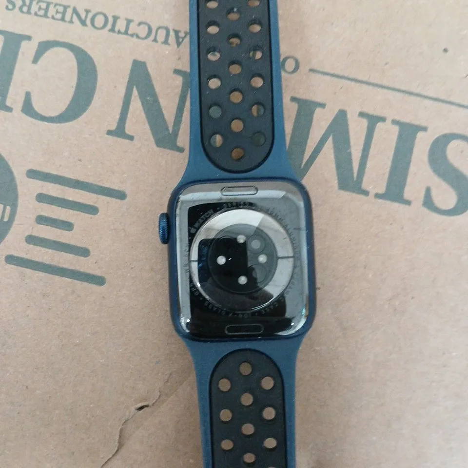 APPLE WATCH SERIES 6 - 40MM - WR-50M - NAVY 