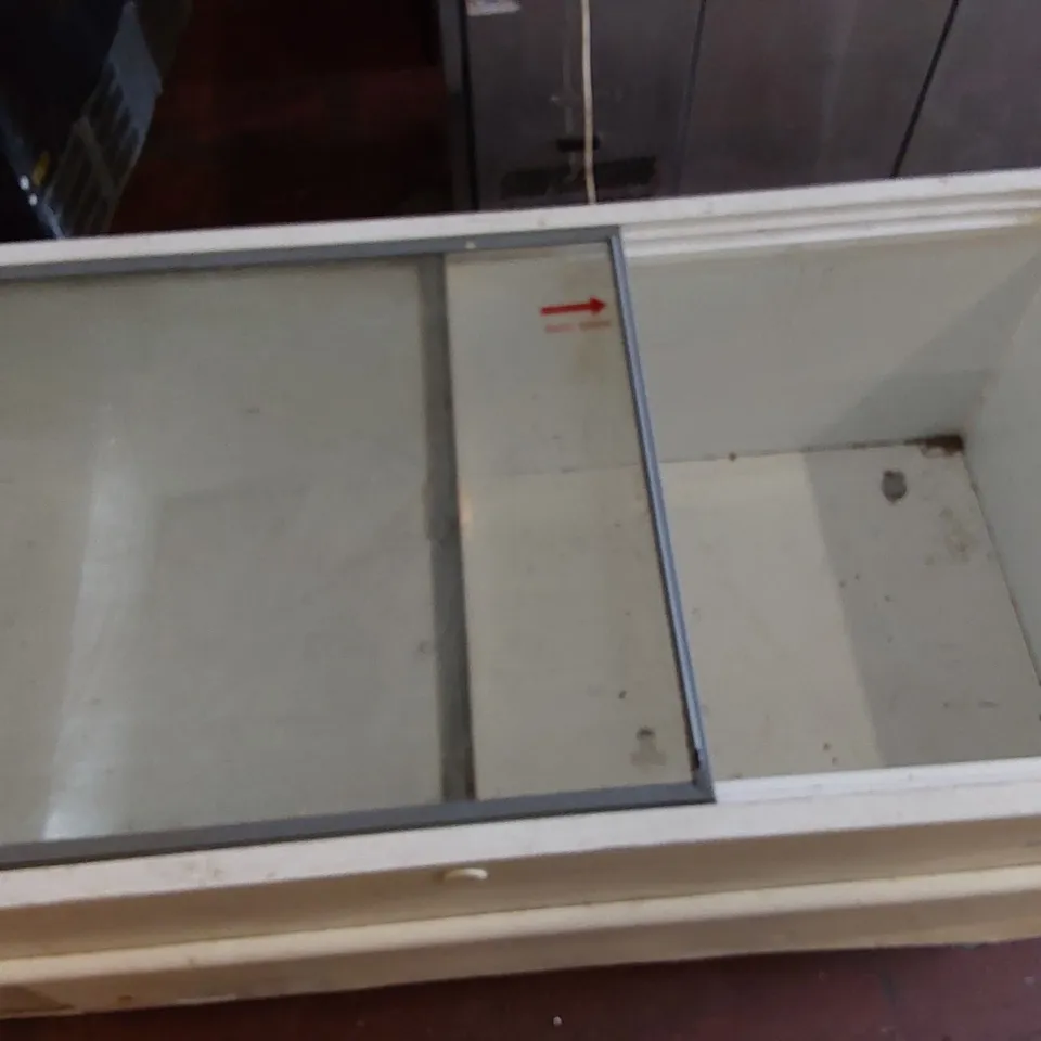 LARGE CARVELL COMMERCIAL FIDGE UNIT