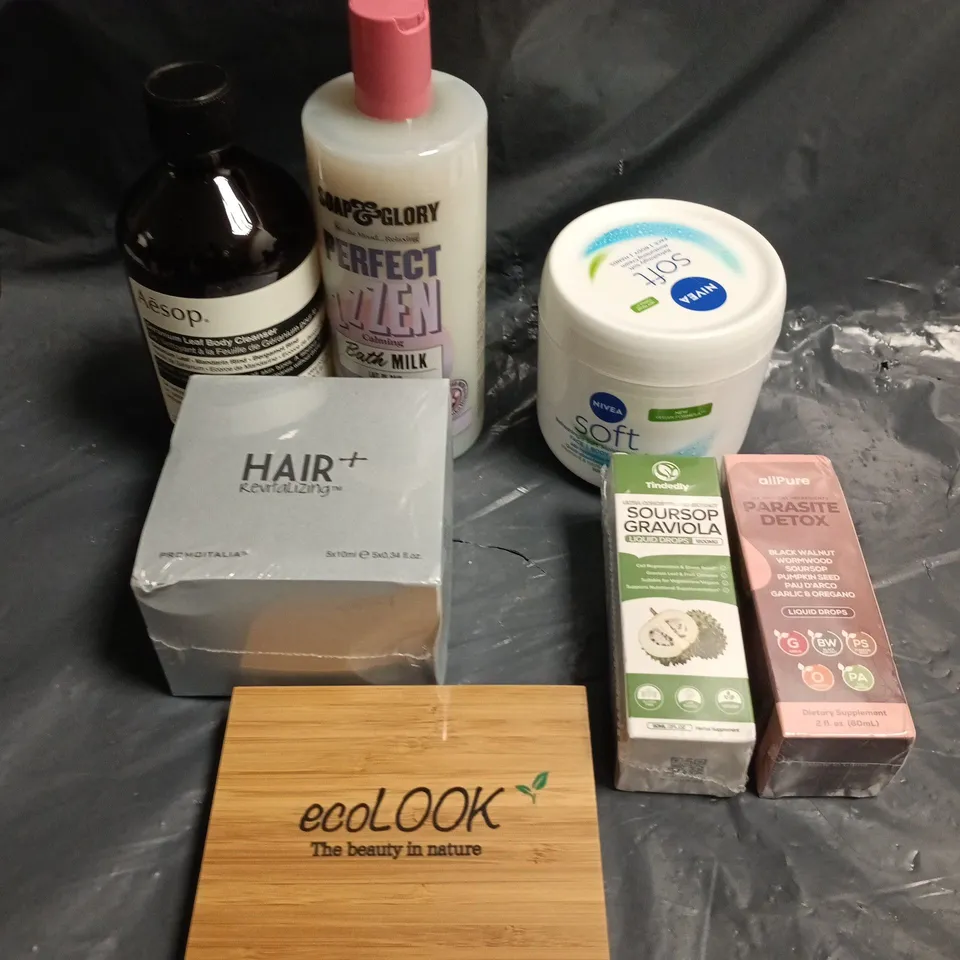 APPROXIMATELY 15 ASSORTED HEALTH & BEAUTY PRODUCTS TO INCLUDE NIVEA SOFT CREAM, SOAP & GLORY BATH MILK, AESOP BODY CLEANSER ETC 