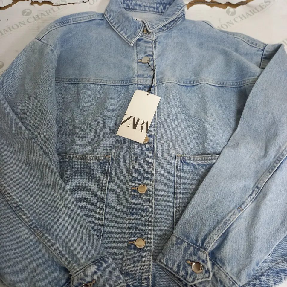 ZARA LIGHT DENIM JACKET WITH BUTTON UP - EUR M