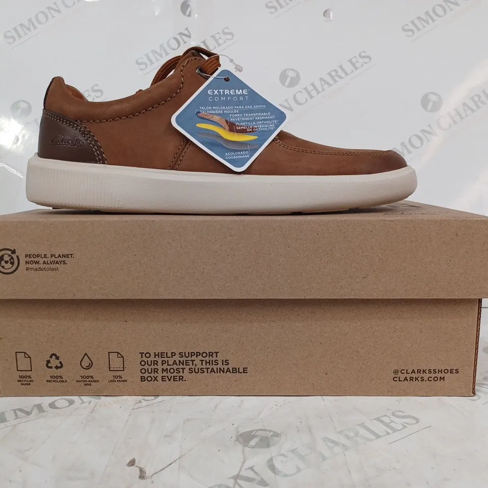 BOXED PAIR OF CLARKS CAMBRO LACE SHOES IN TAN UK SIZE 6