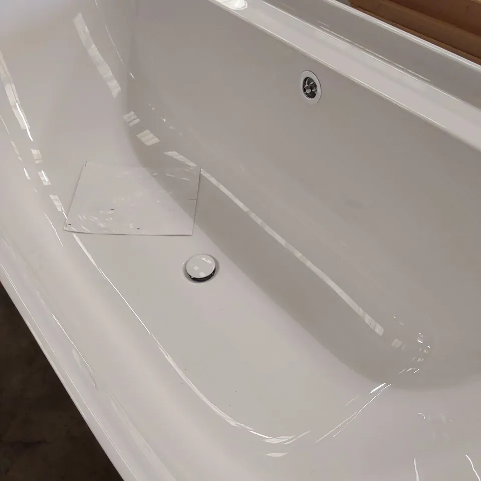 DESIGNER BATH IN WHITE WITH CLICK WASTE