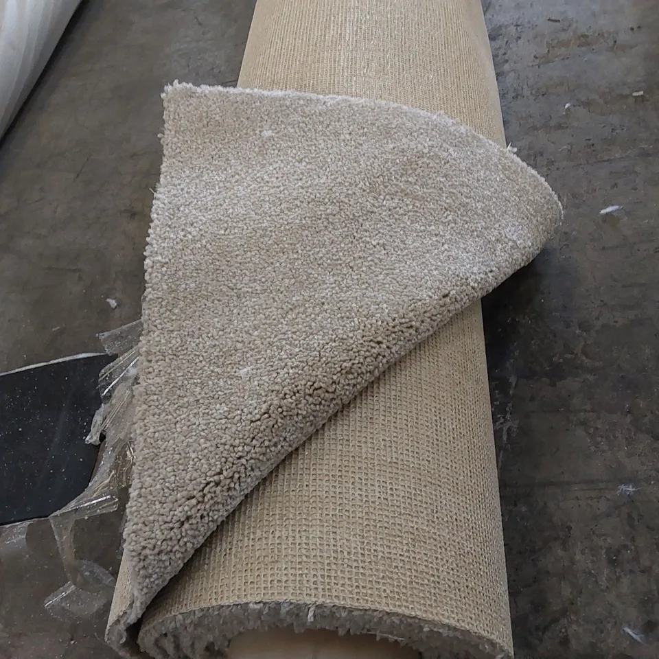 ROLL OF QUALITY PRIMO PLUS CLOUDY BAY CARPET // SIZE: APPROXIMATELY 4 X 3.25m