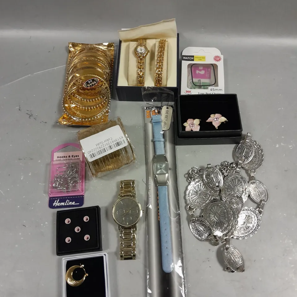 APPROXIMATELY 30 ASSORTED JEWELLERY PRODUCTS TO INCLUDE NECKLACES, EARRINGS, WATCHES ETC 