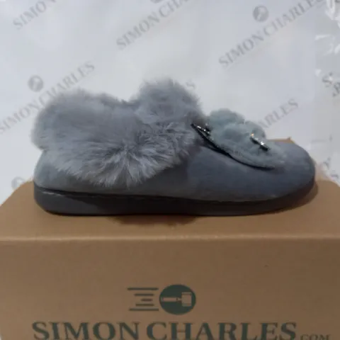 GREY FLUFFY SLIPPERS SIZE 38