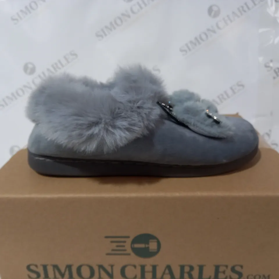 GREY FLUFFY SLIPPERS SIZE 38
