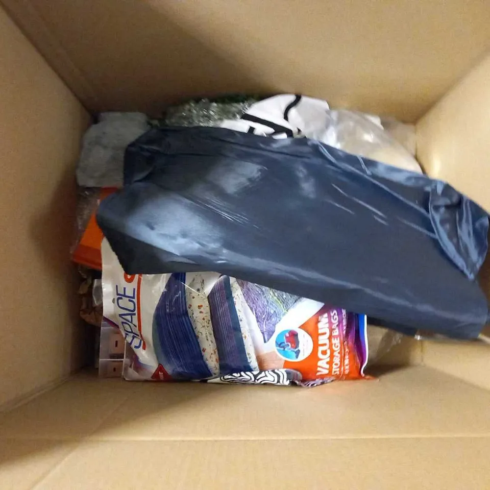 BOX OF APPROX 10 ITEMS TO INCLUDE GEORGE HOME TOWEL, TRUELOVE DOG SHOES GREY/GREEN, PACK OF 4 TOOZEY PLUSH DOG TOYS