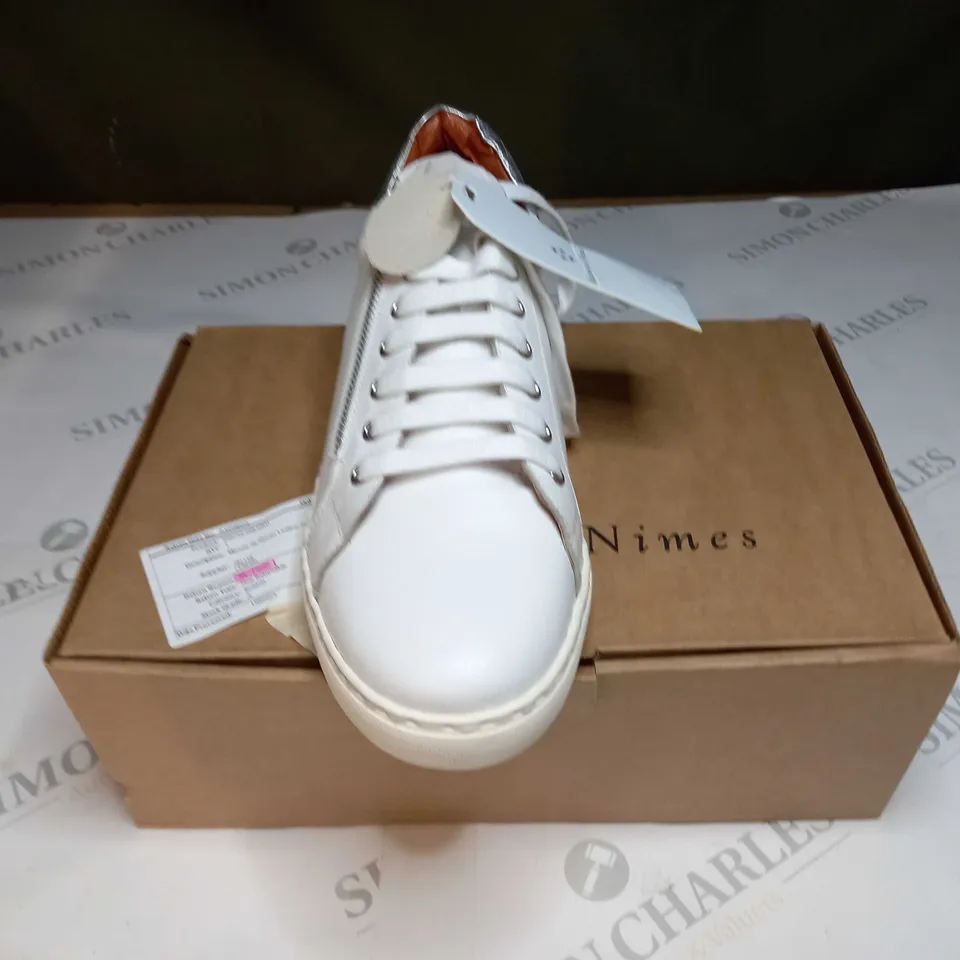 BOXED MAISON DE NIMES LEATHER ZIP SIDE TRAINERS SIZE 8