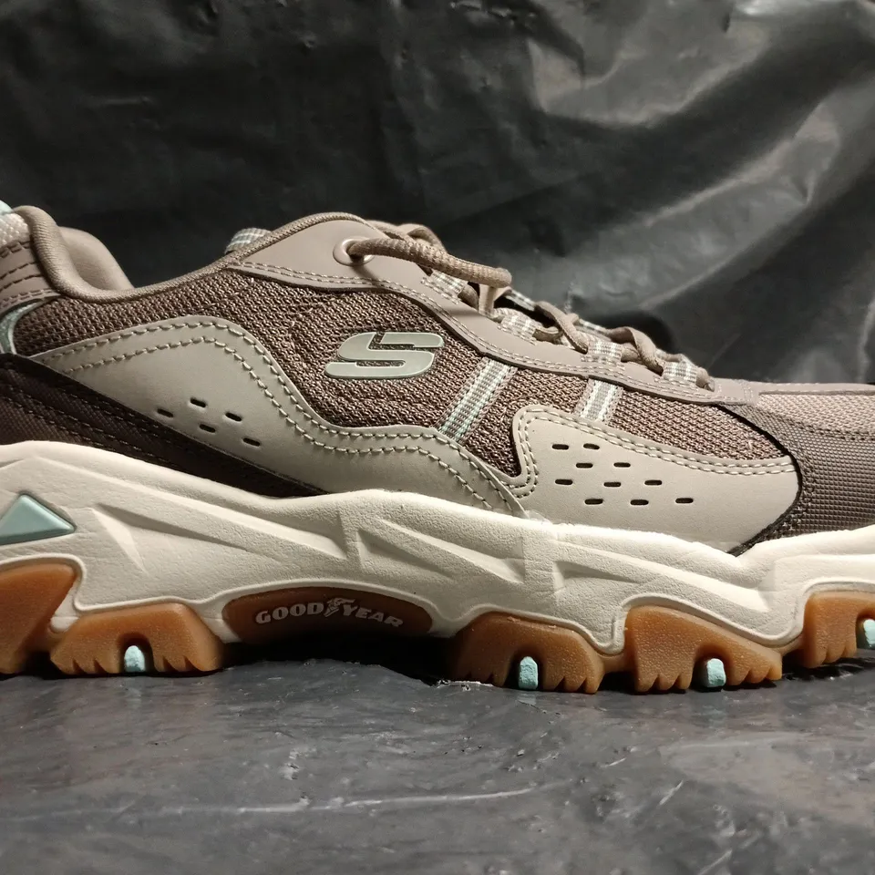 BOXED PAIR OF SKECHERS TRAINERS IN TAUPE/LIGHT BLUE SIZE UK 5
