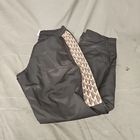 LACOSTE PANTS IN BLACK MULTI SIZE M