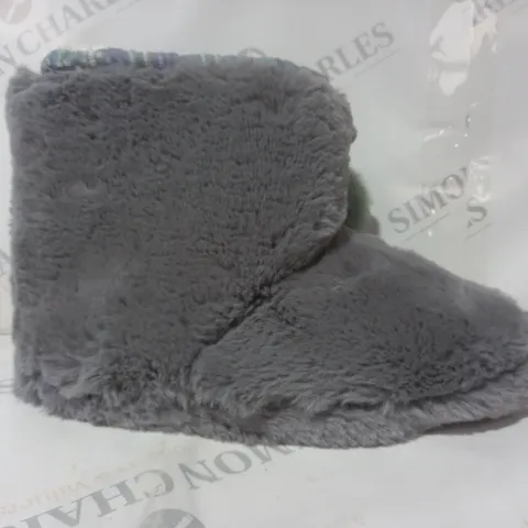BOXED PAIR OF WHITE STUFF FAUX FUR BOOTIES IN GREY SIZE 7-8
