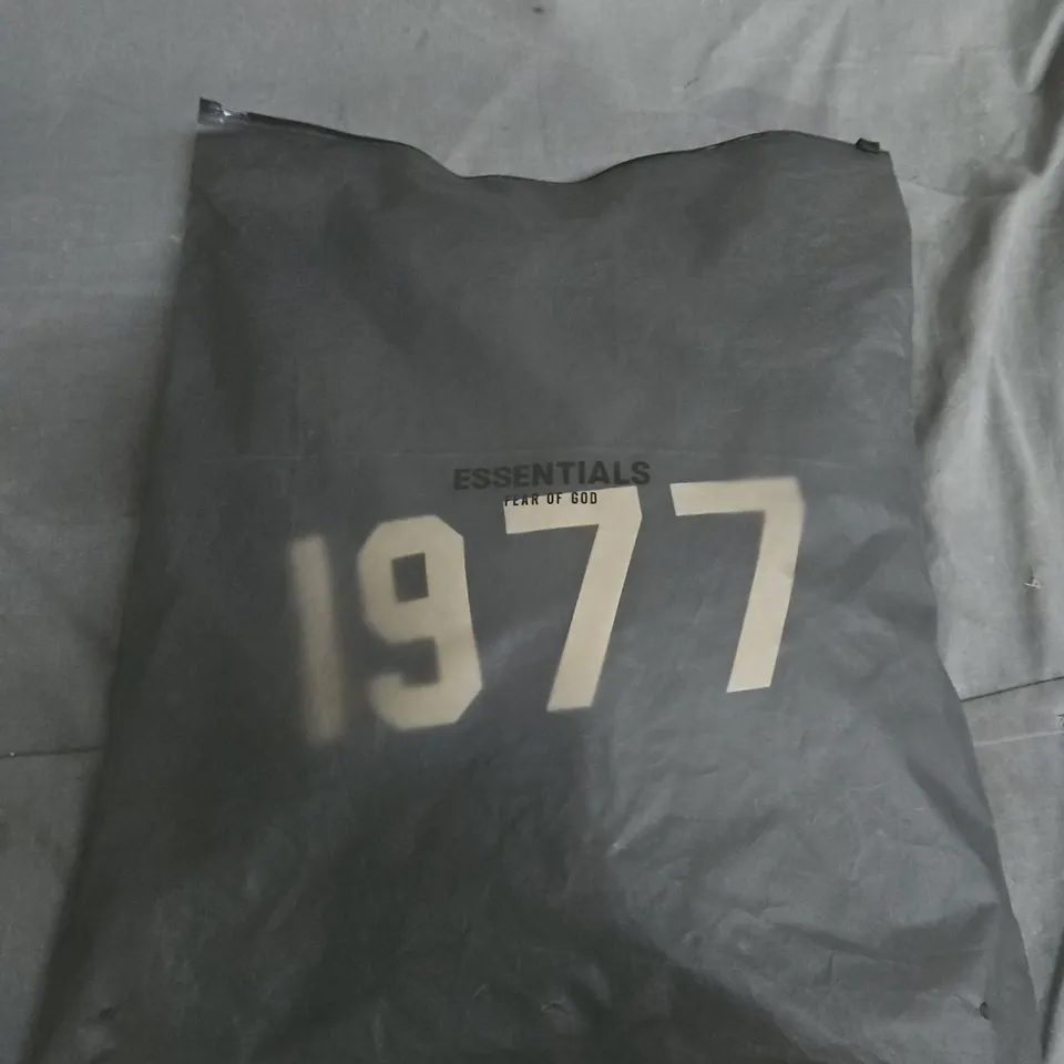 FEAR OF GOD ESSENTIALS 1977 HOODIE – XS