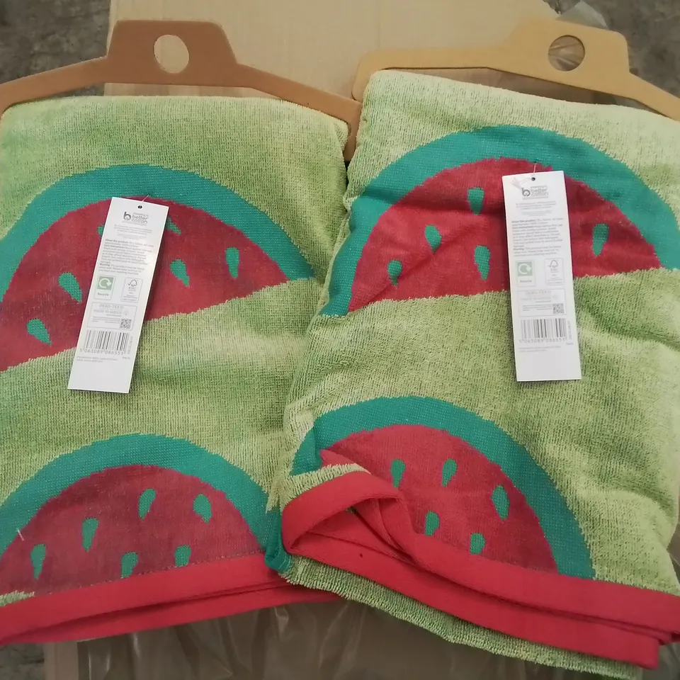 PALLET CONTAINING APPROXIMATELY 50 6-PACK BOXES OF BRAND NEW SUMMER THEMED BEACH TOWELS 