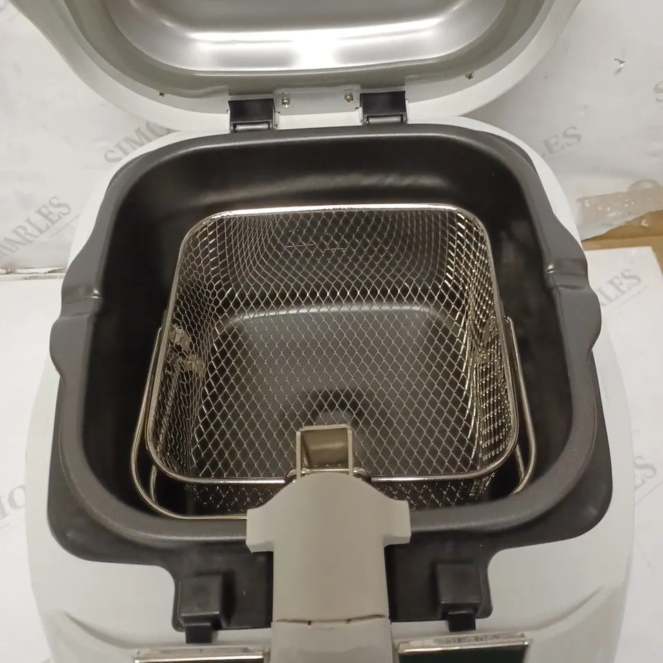 BREVILLE EASY CLEAN DIGITAL FRYER 